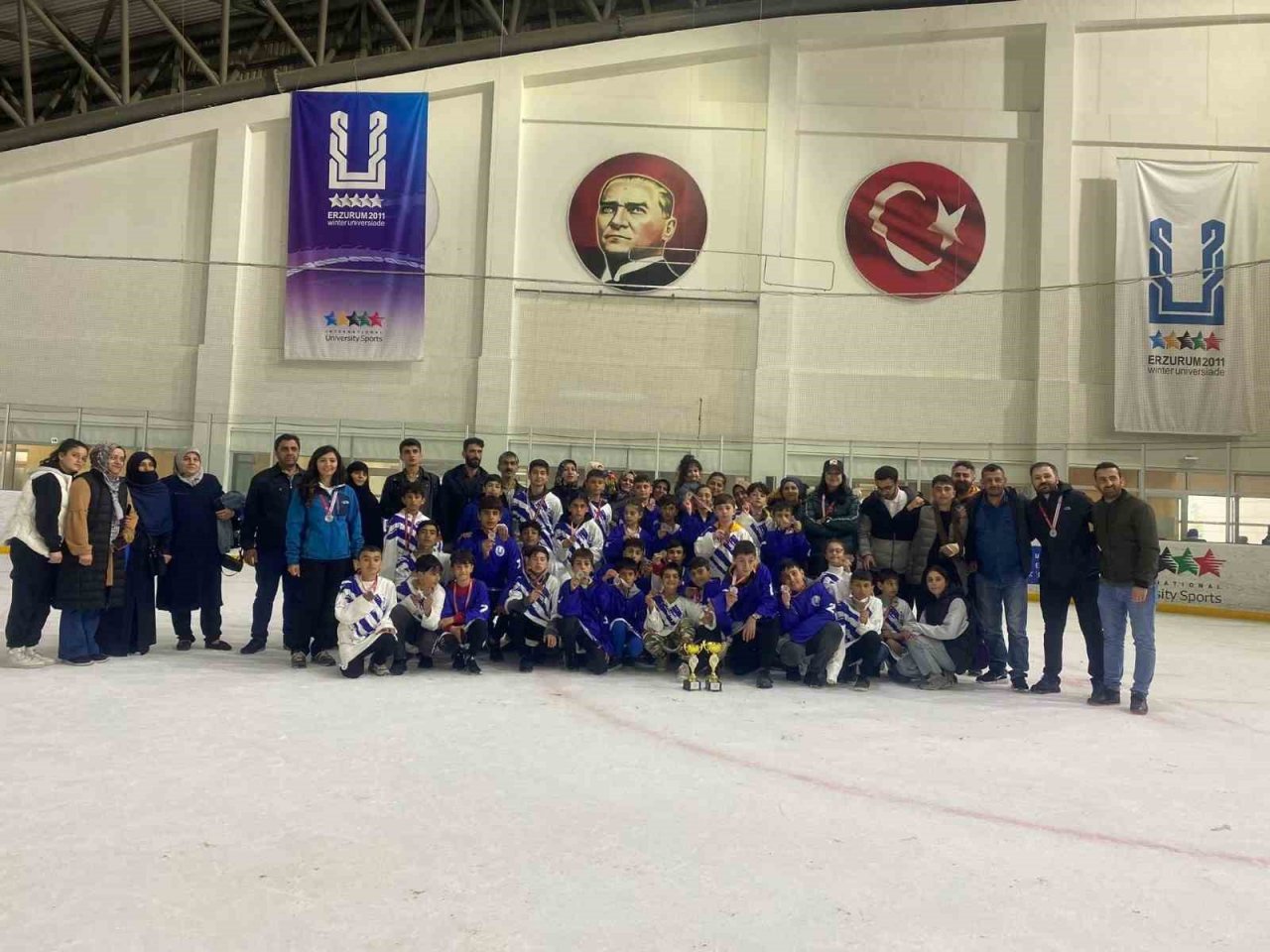 Buz Hokeyi’nde nefesler kesildi