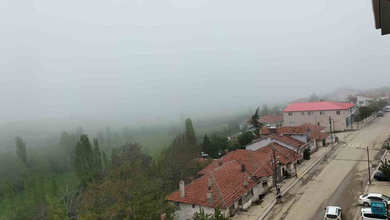 Mihalıççık’ın yüksek kesimlerini sis kapladı