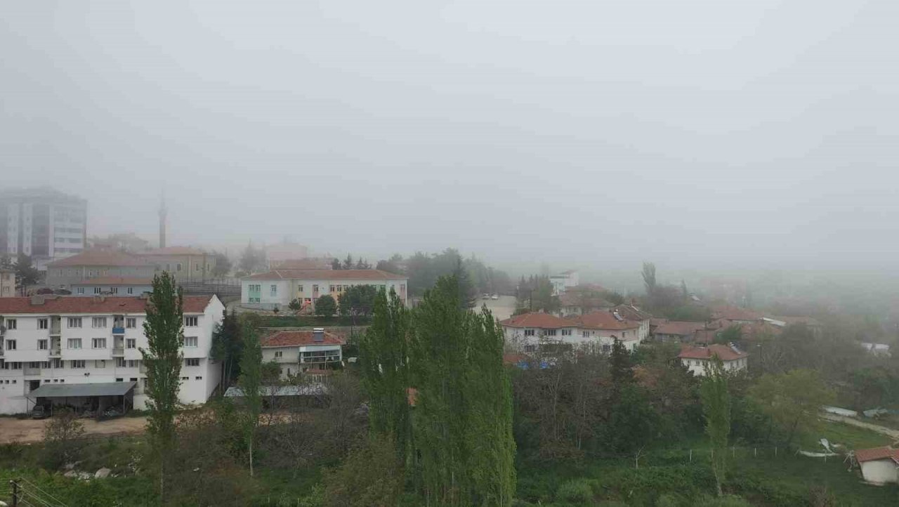 Mihalıççık’ın yüksek kesimlerini sis kapladı