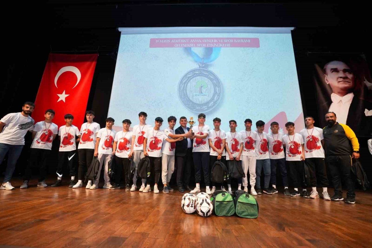 Geleneksel gençlik kupaları ödülleri sahiplerini buldu