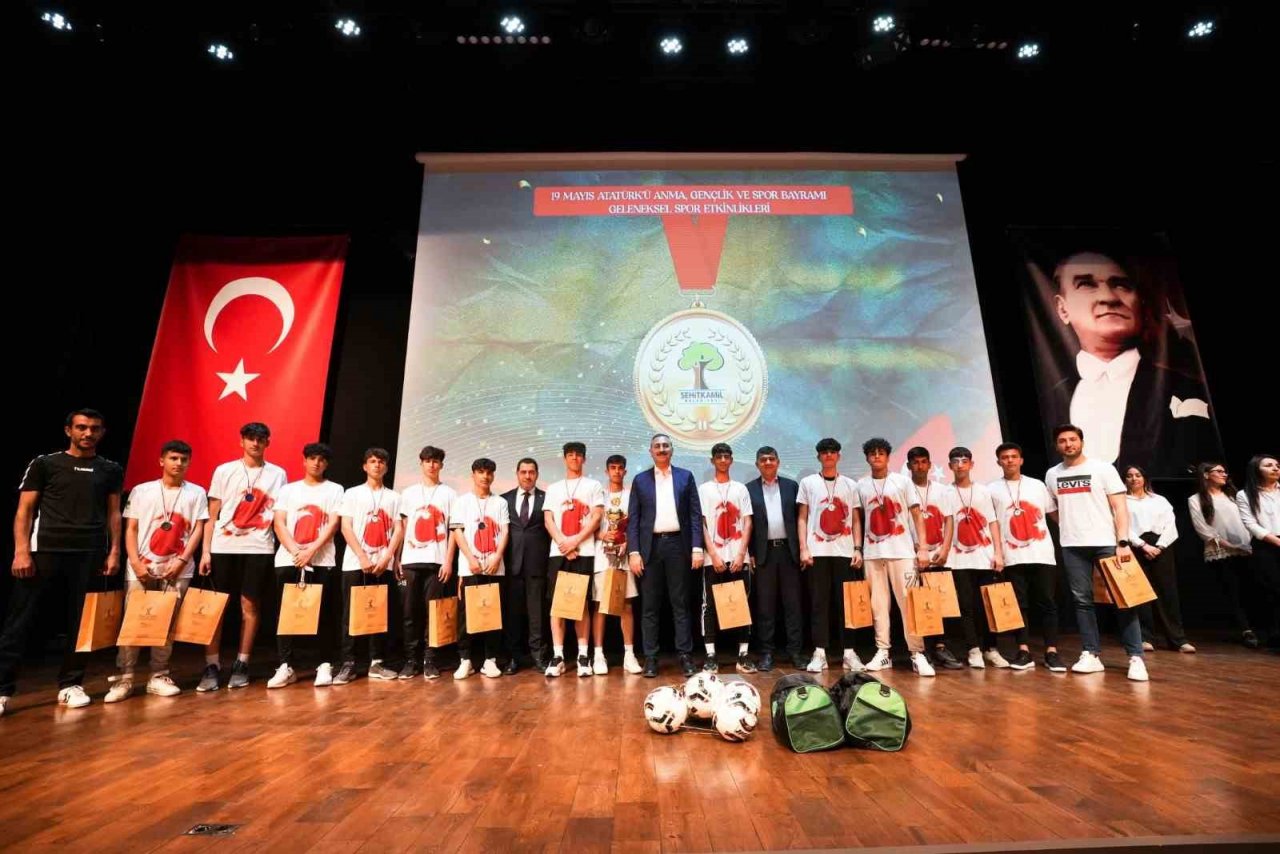 Geleneksel gençlik kupaları ödülleri sahiplerini buldu