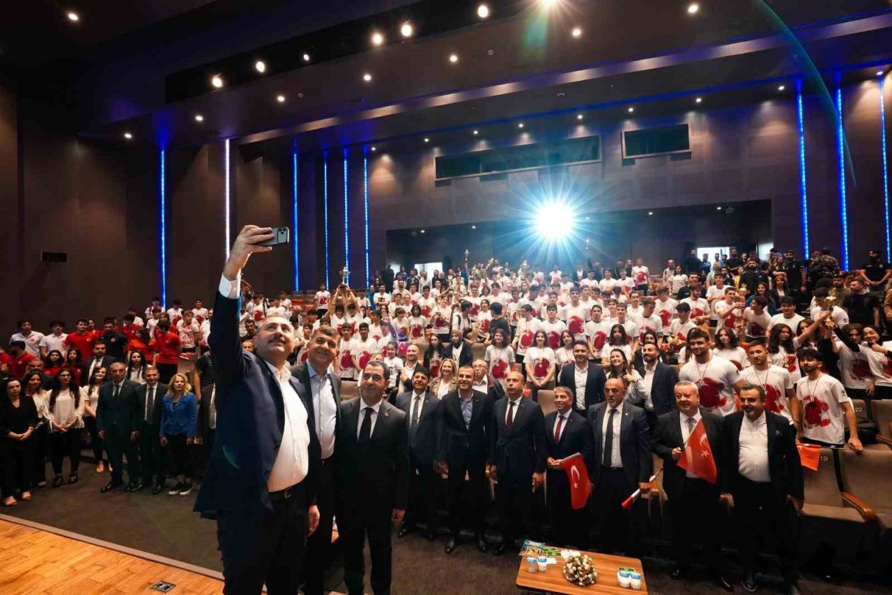 Geleneksel gençlik kupaları ödülleri sahiplerini buldu