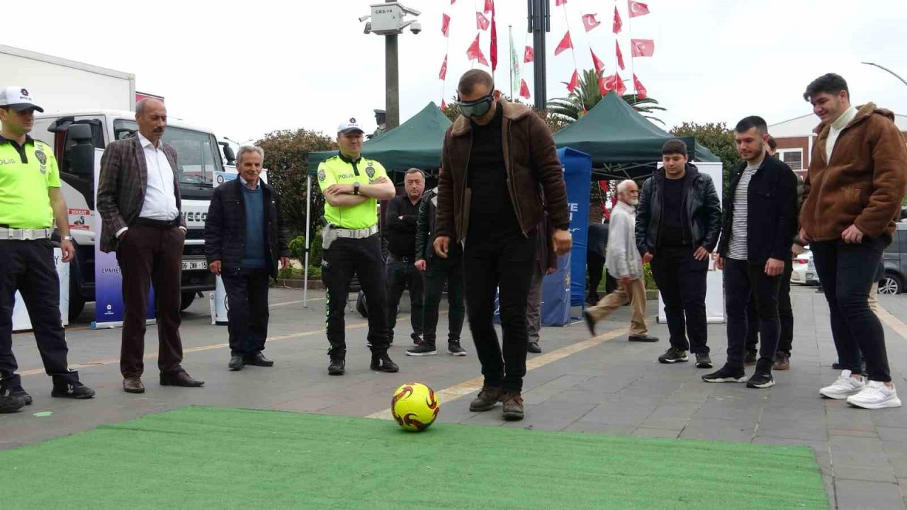 Alkolün etkisini taktıkları gözlükte yaşadılar