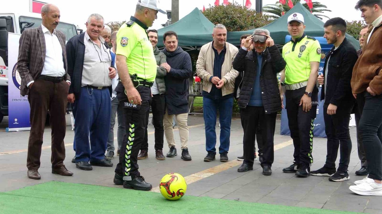 Alkolün etkisini taktıkları gözlükte yaşadılar