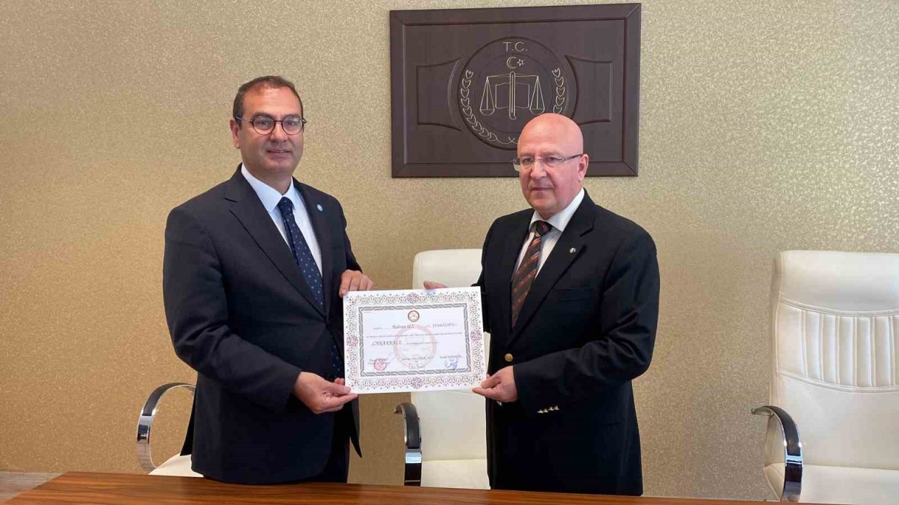 İYİ Parti Çanakkale Milletvekili Rıdvan Uz mazbatasını aldı