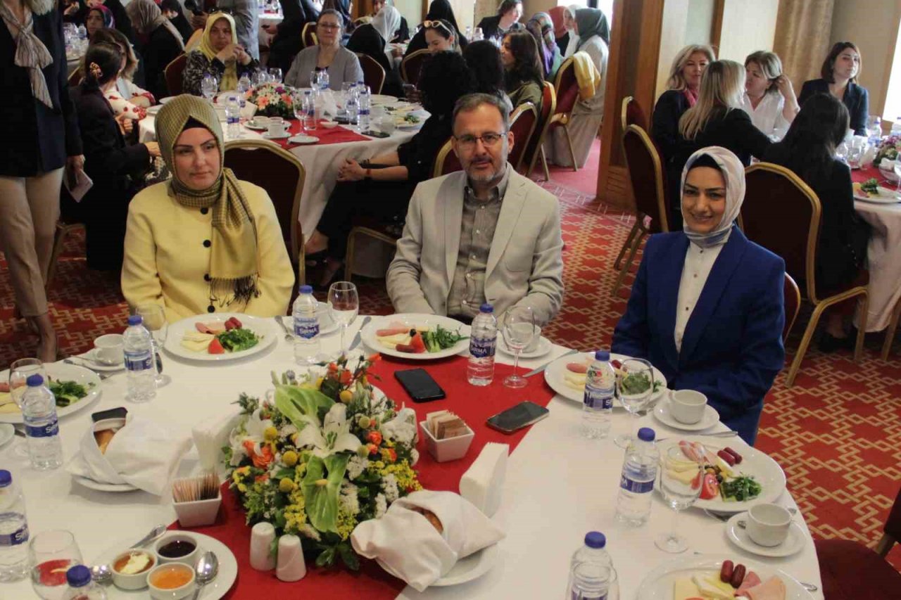 Bakan Kasapoğlu: “Kadının misyonunu birlikte arttıracağız”