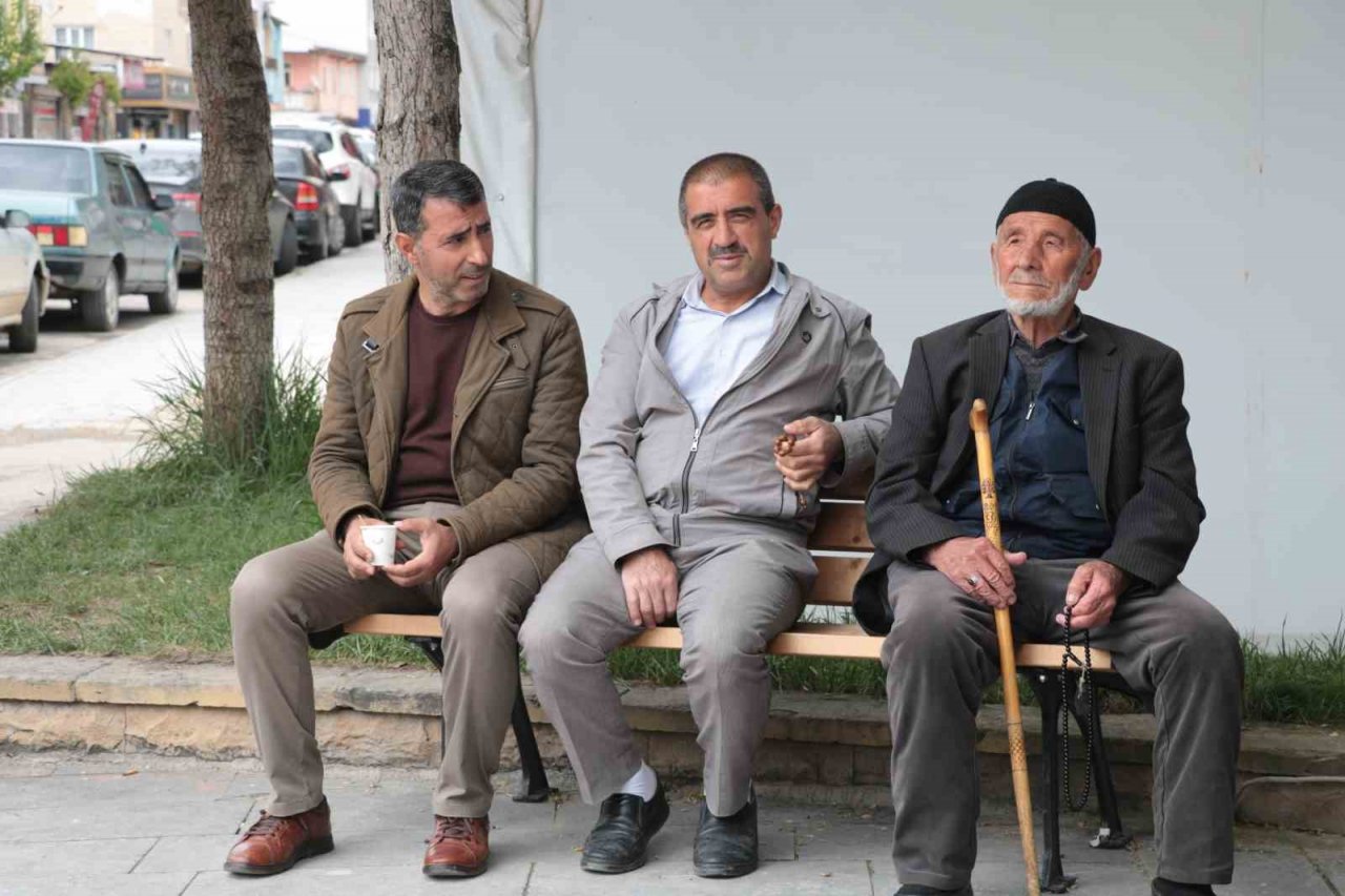Bu ilçede bitmek bilmeyen depremler ilçe sakinlerini tedirgin ediyor