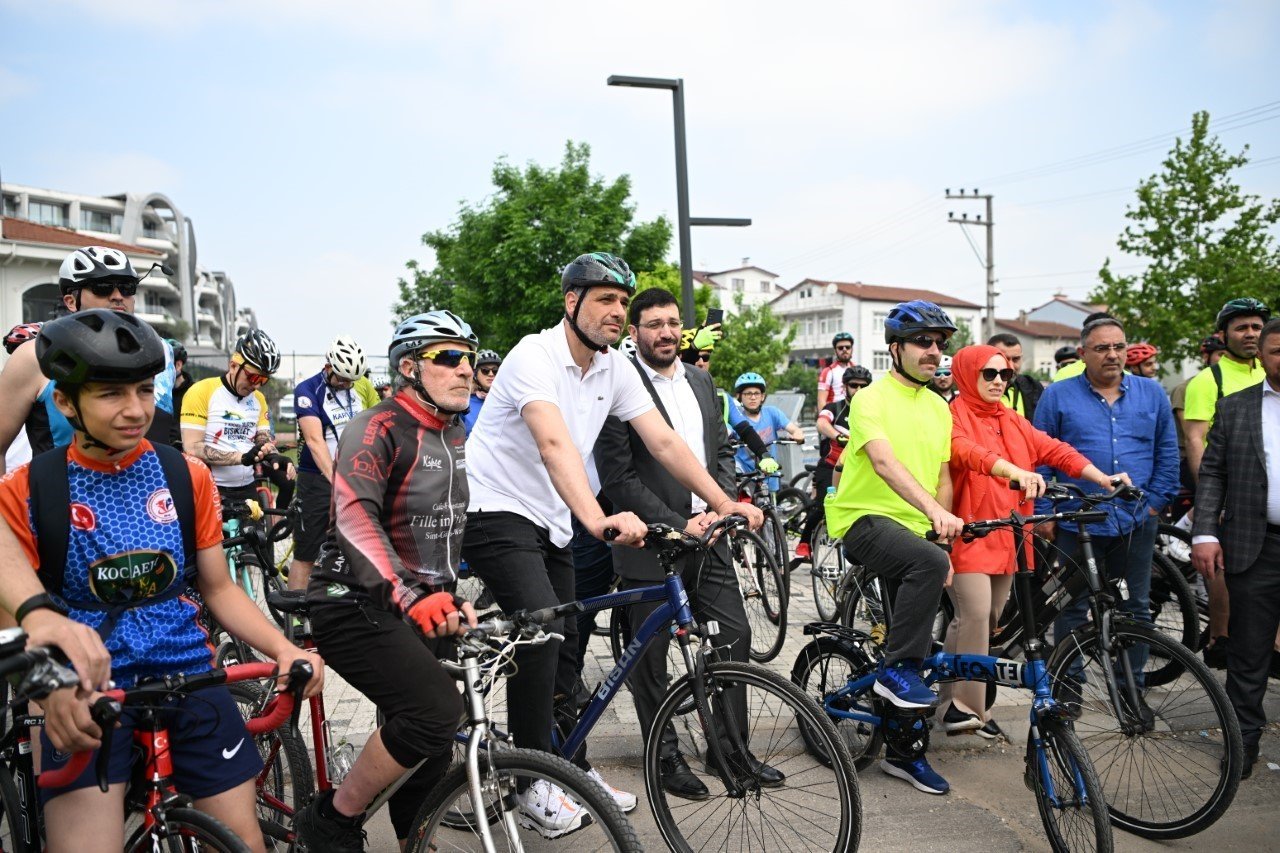 Başkan Kocaman gençlerle pedal çevirdi
