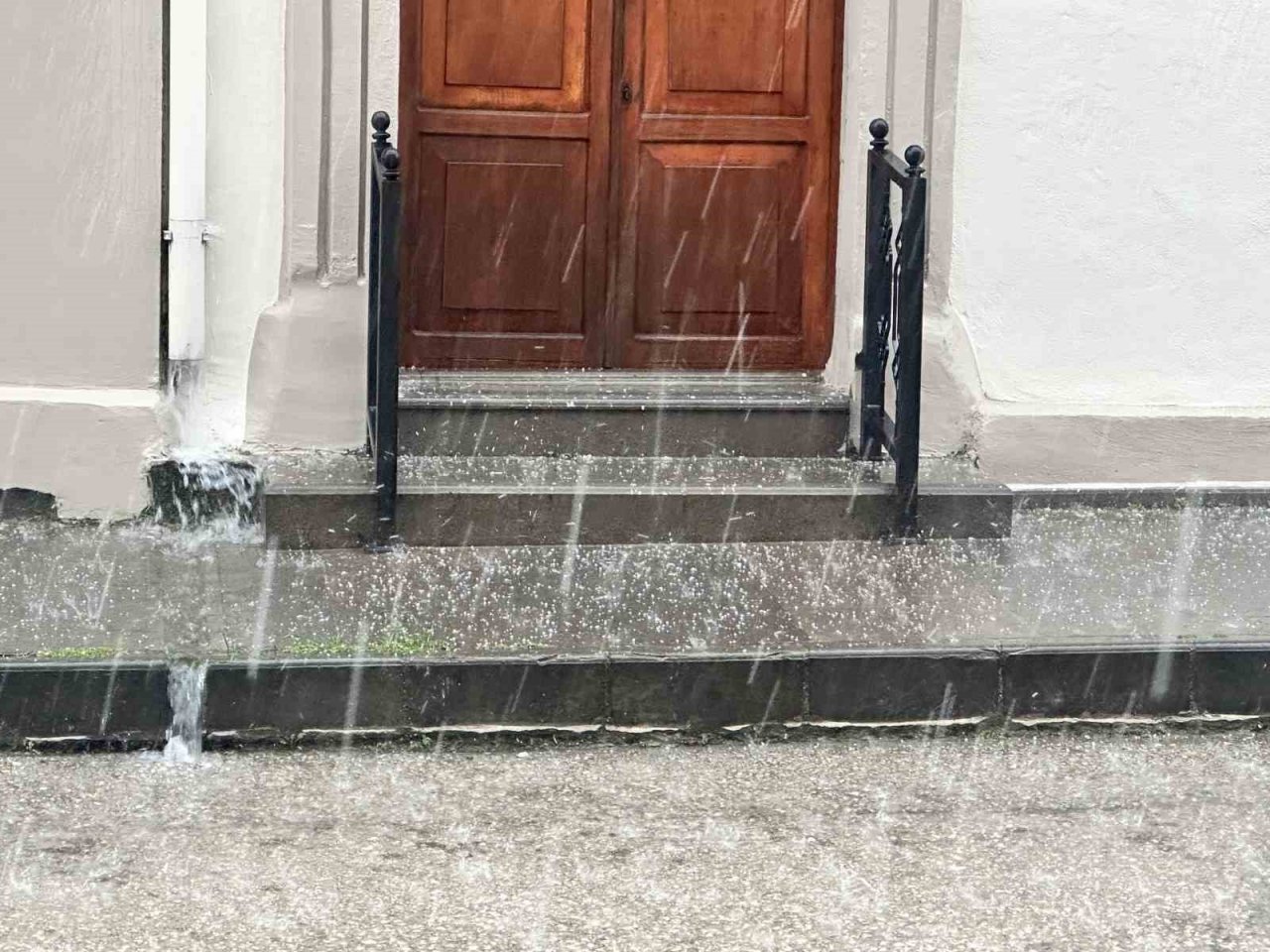 Kastamonu’da dolu ve sağanak yağış hayatı olumsuz etkiledi