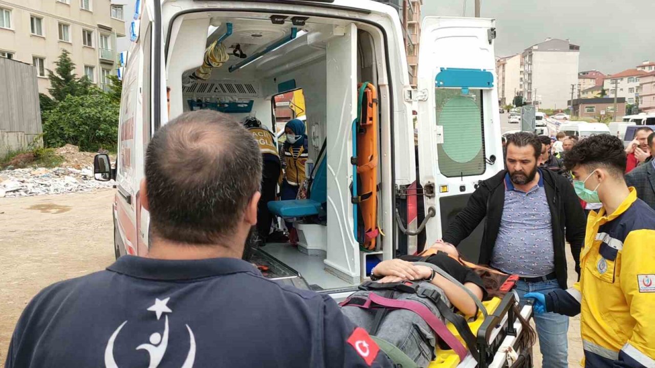 Otomobil kırmızı ışıkta bekleyen araca çarptı: 1 yaralı