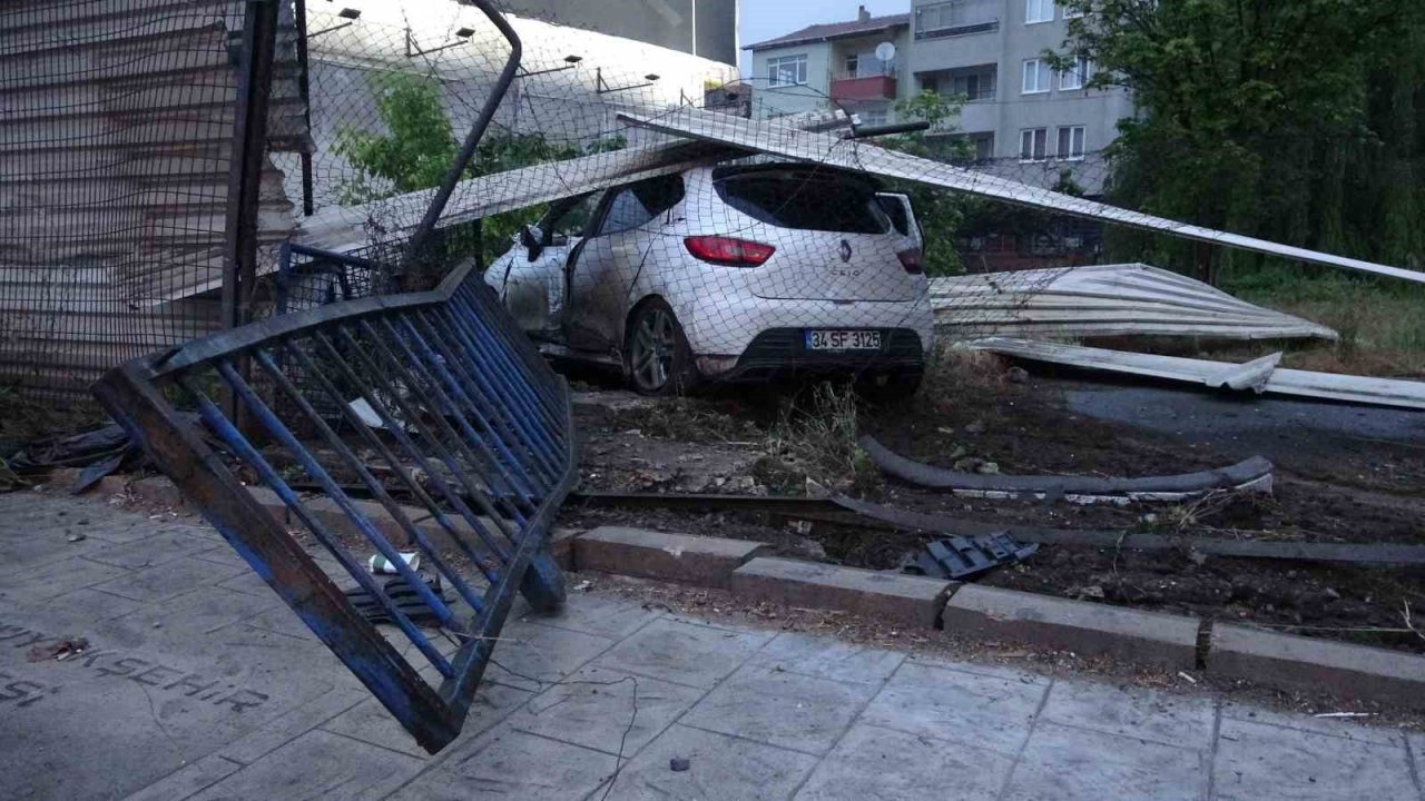 Kayganlaşan yolda kontrolden çıkan otomobil bariyere çarptı: 2 yaralı