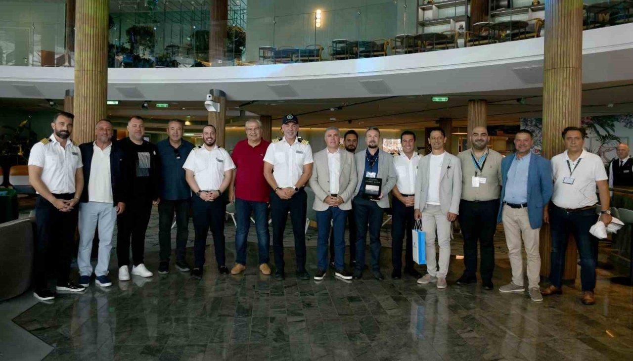 Dev gemi ile Kuşadası’na 2 bin 957 turist geldi