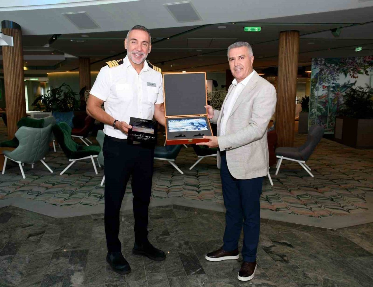 Dev gemi ile Kuşadası’na 2 bin 957 turist geldi