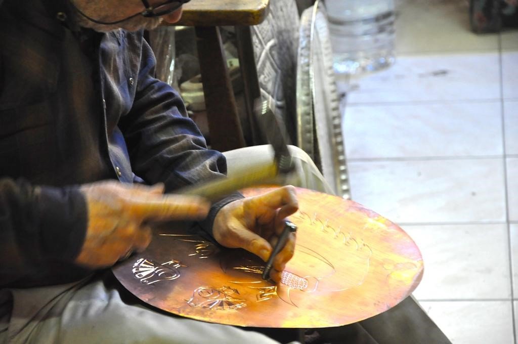 Mardin’de yok olmaya yüz tutan sanatı ayakta tutmaya çalışıyor