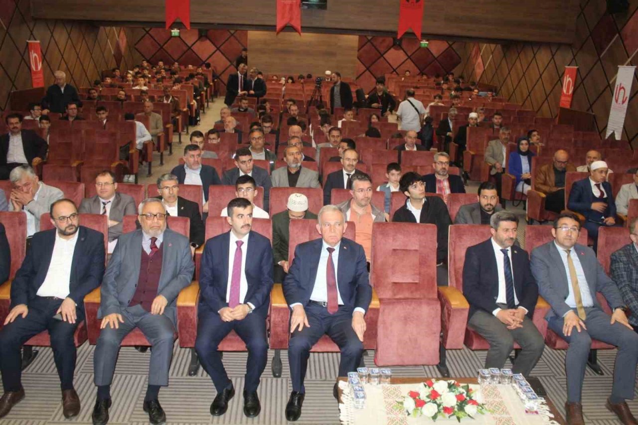 Genç hafızlar birincilik için yarıştı