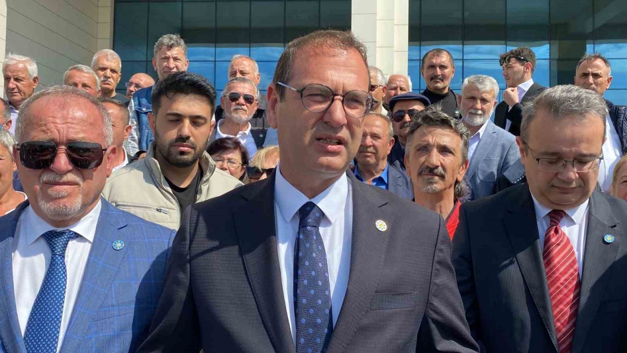 İYİ Parti Çanakkale Milletvekili Rıdvan Uz mazbatasını aldı