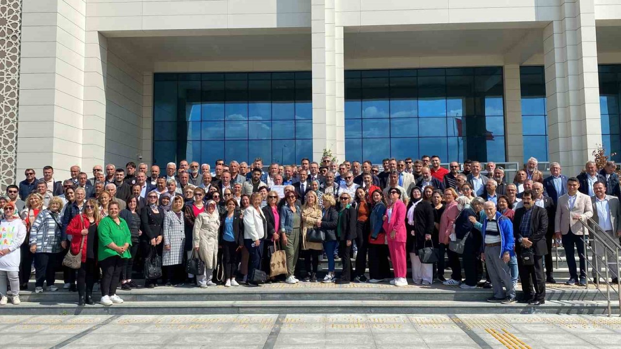 İYİ Parti Çanakkale Milletvekili Rıdvan Uz mazbatasını aldı