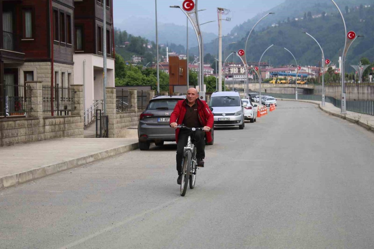Rize’de bisiklet turu renkli görüntülere sahne oldu