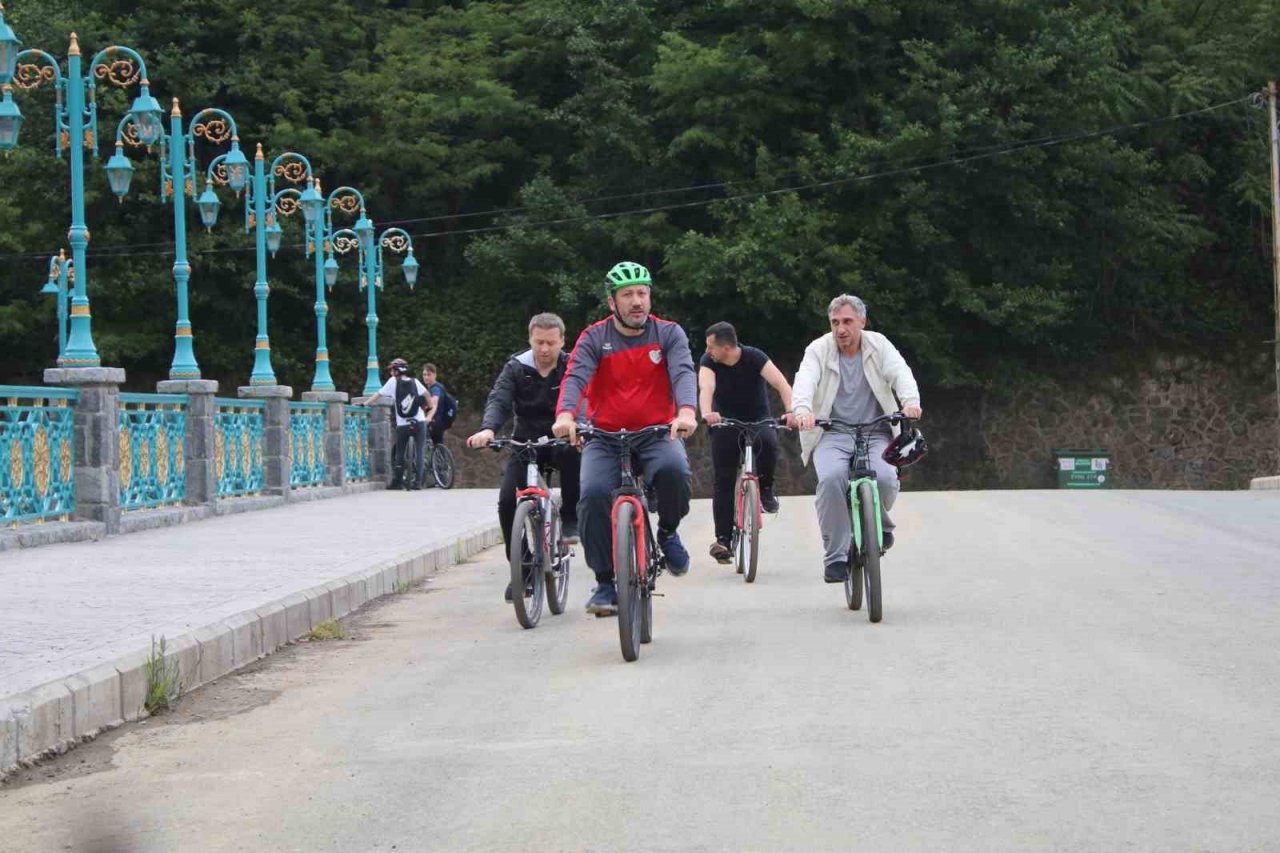 Rize’de bisiklet turu renkli görüntülere sahne oldu