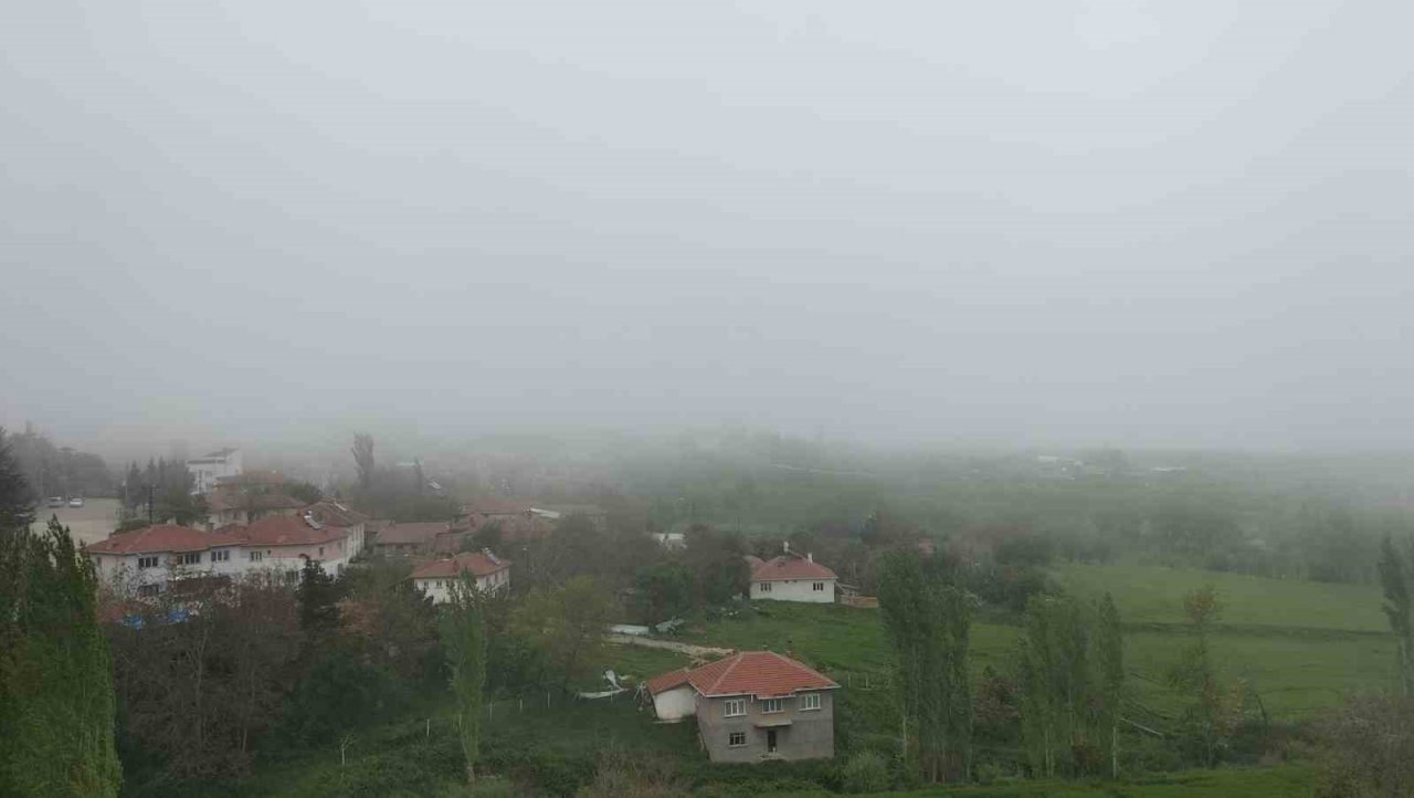 Mihalıççık’ın yüksek kesimlerini sis kapladı