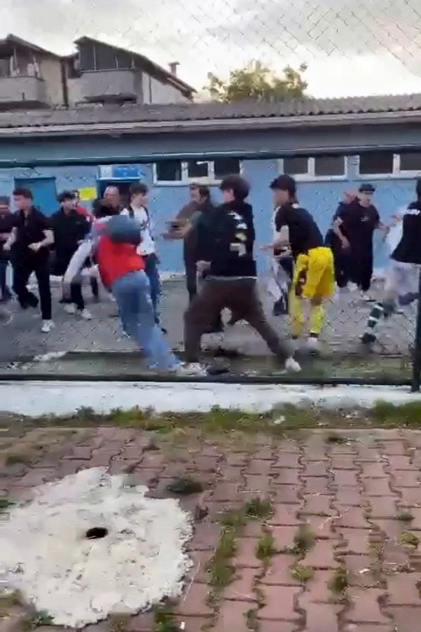 Yeşil sahalarda görmek istenilmeyen hareketler: Ortalık bir anda karıştı