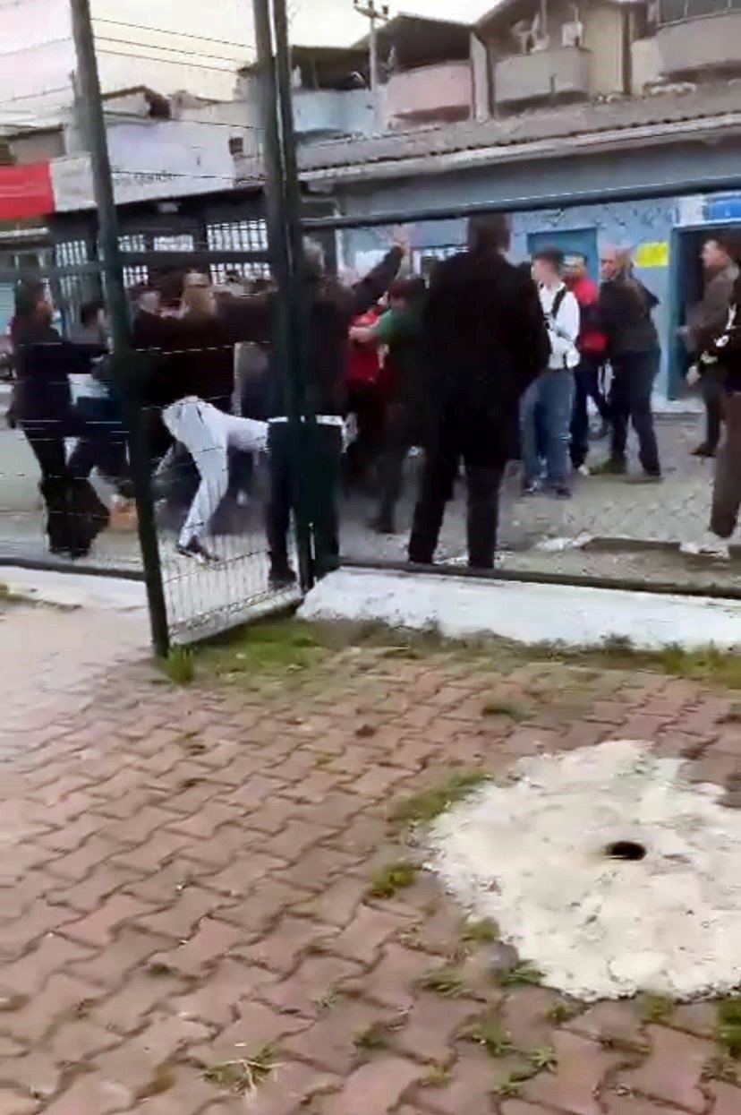 Yeşil sahalarda görmek istenilmeyen hareketler: Ortalık bir anda karıştı