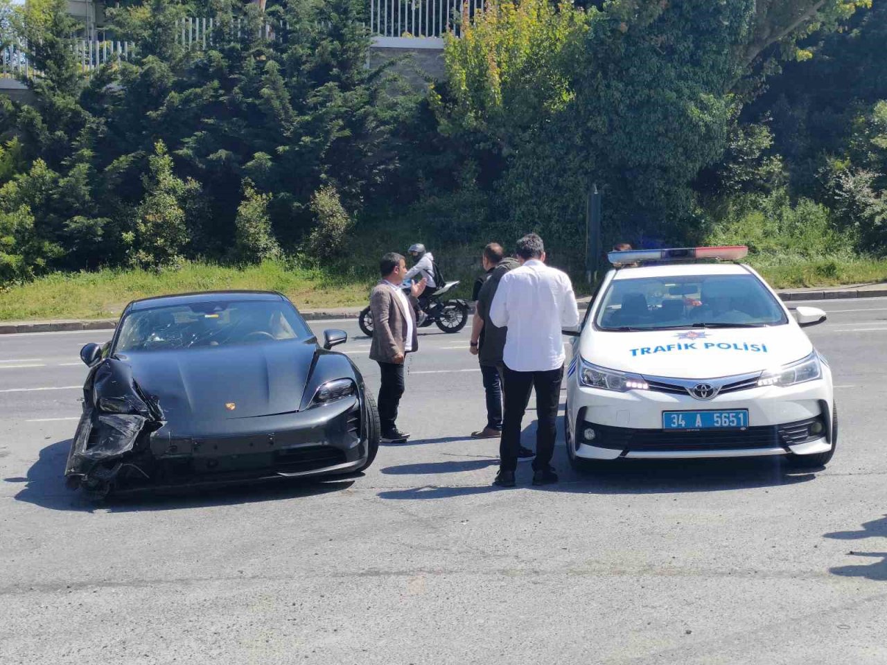 Sarıyer’de 8 milyon TL’lik araç kazaya karıştı: 1 yaralı