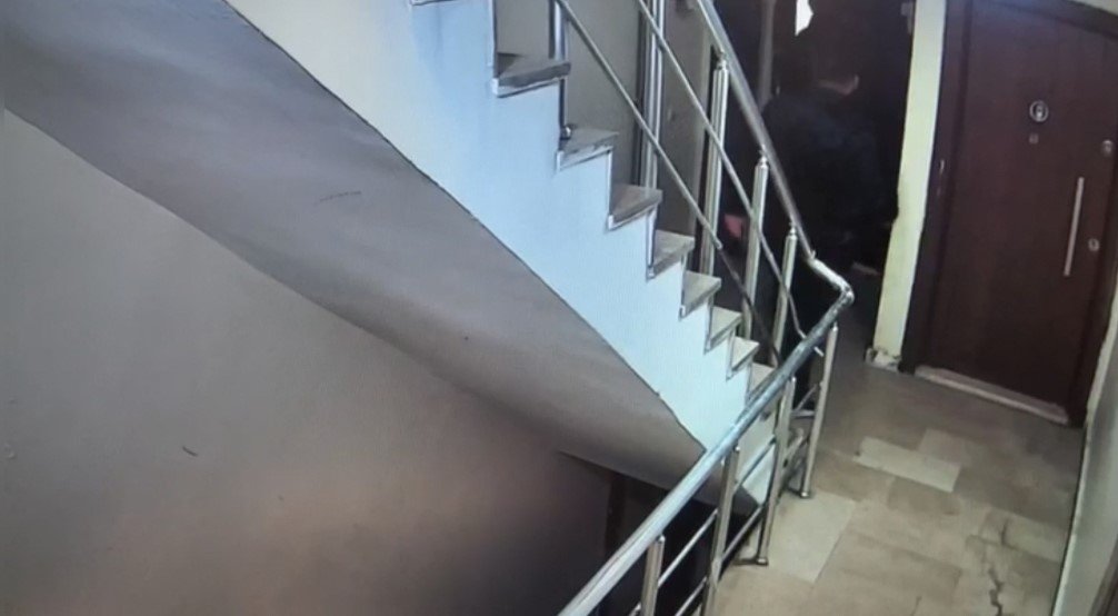 İstanbul’da akıl almaz tuzak kamerada: Buluşma vaadiyle eve çağırıp gasp ettiler