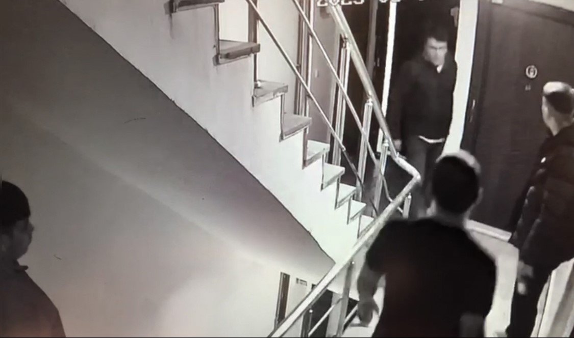 İstanbul’da akıl almaz tuzak kamerada: Buluşma vaadiyle eve çağırıp gasp ettiler