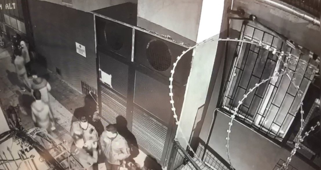 İstanbul’da akıl almaz tuzak kamerada: Buluşma vaadiyle eve çağırıp gasp ettiler