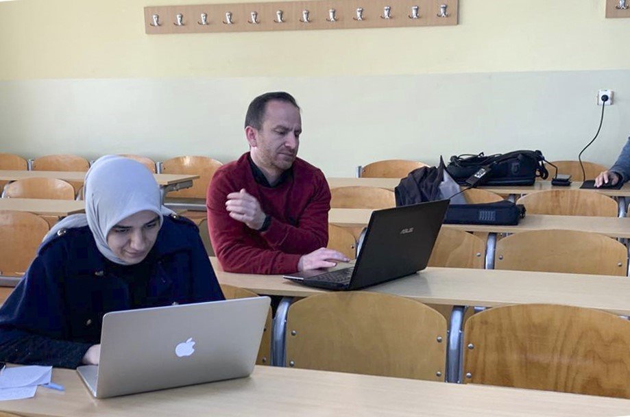 Eğitimlere akademisyenler karar veriyor