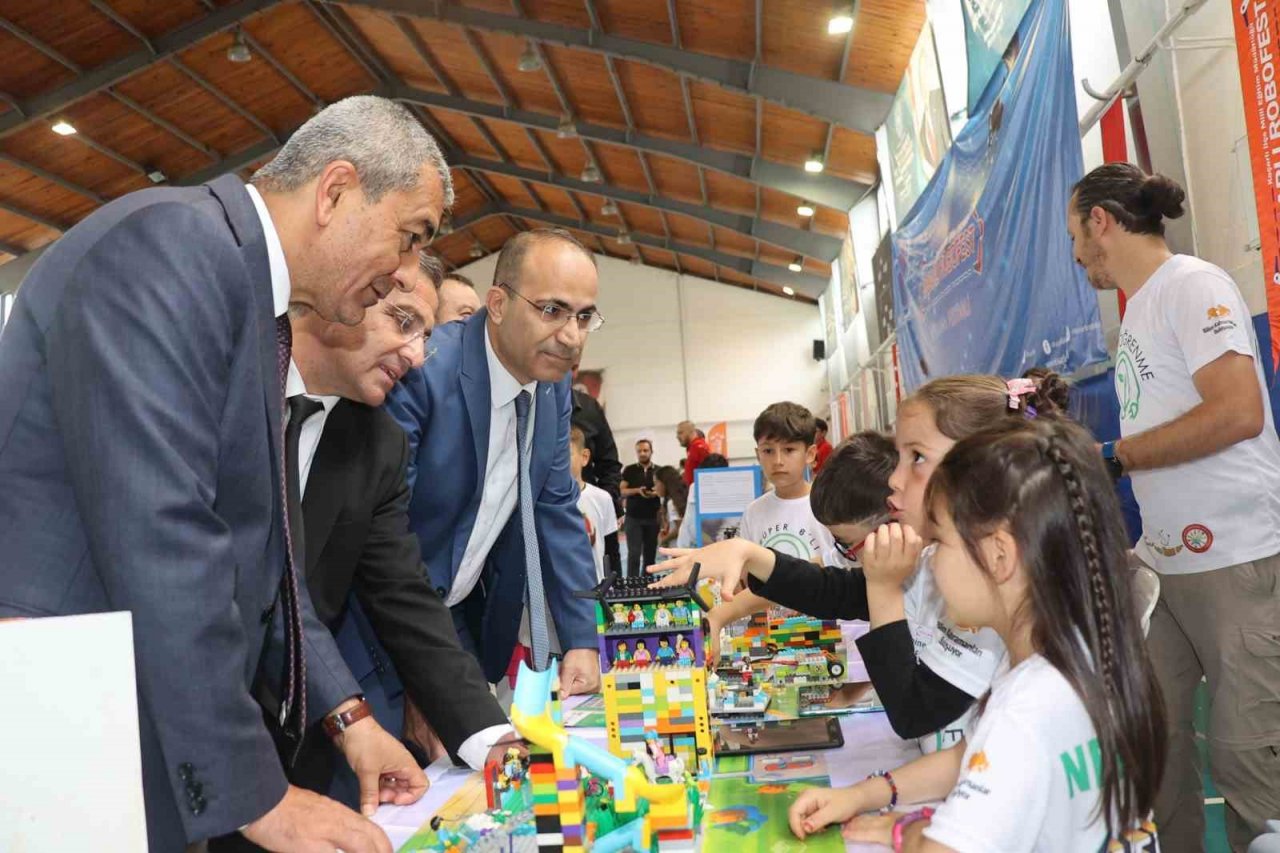Koçarlı Robofest Yarışması renkli görüntülere sahne oluyor