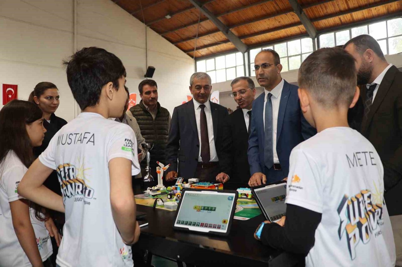 Koçarlı Robofest Yarışması renkli görüntülere sahne oluyor