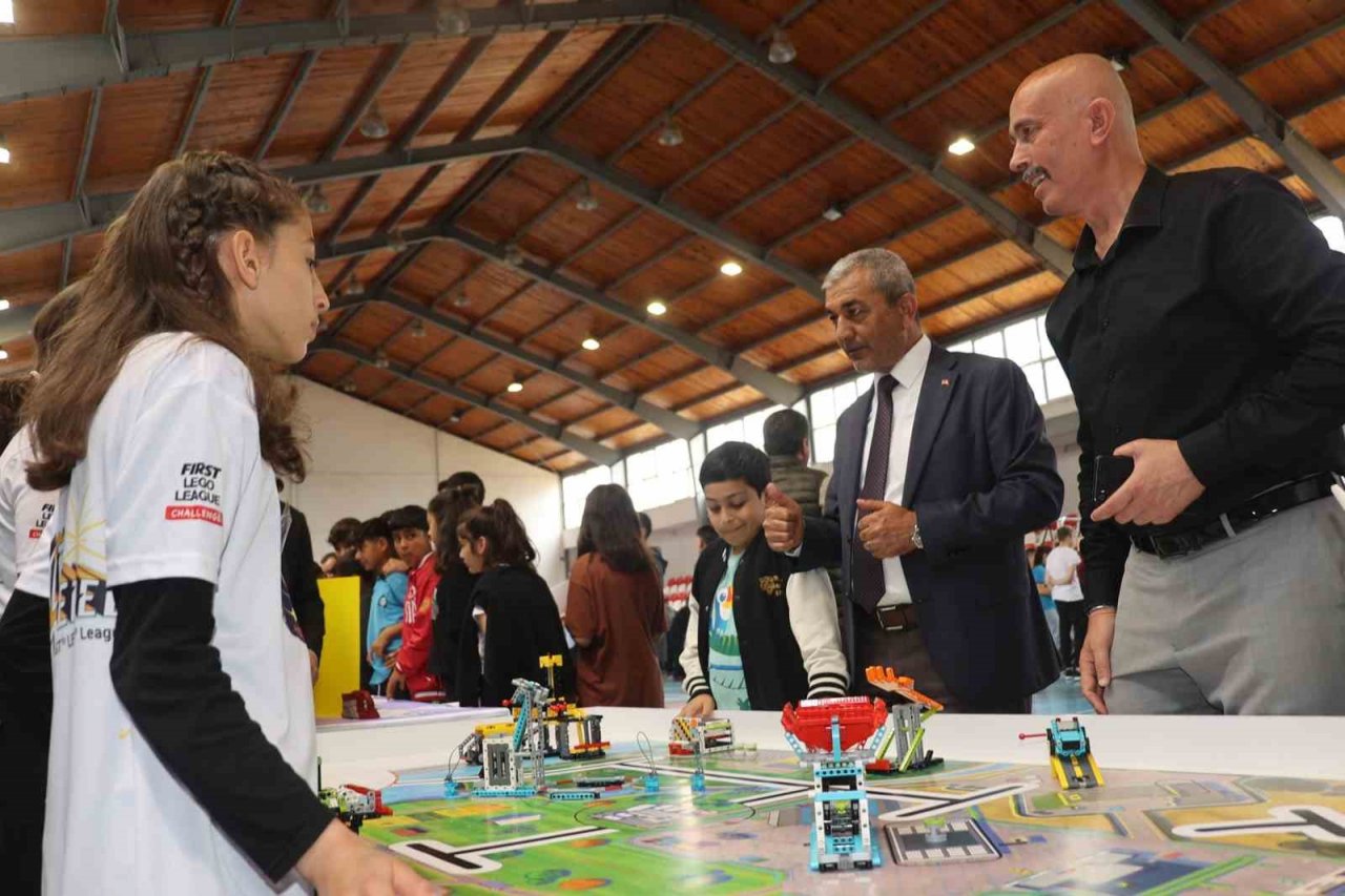 Koçarlı Robofest Yarışması renkli görüntülere sahne oluyor