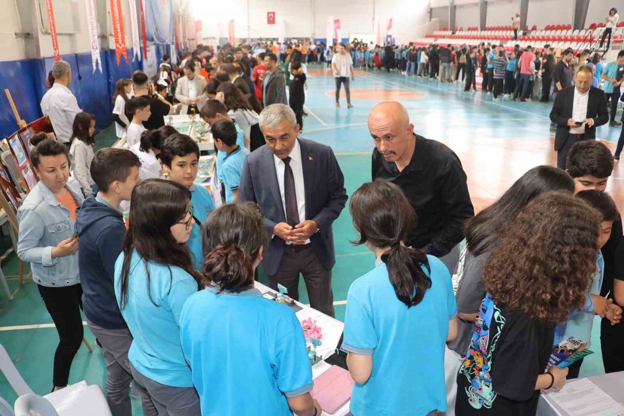 Koçarlı Robofest Yarışması renkli görüntülere sahne oluyor