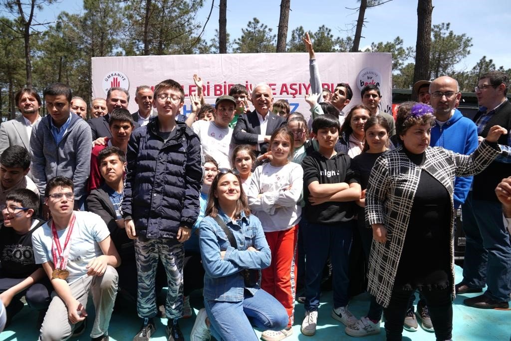 Ümraniye’de gerçekleşen piknikte engeller ortadan kalktı