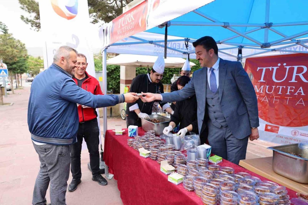 Türk Mutfağı Haftası’nda Ürgüp’ün tescilli lezzeti ’Köftür’ ikram edildi