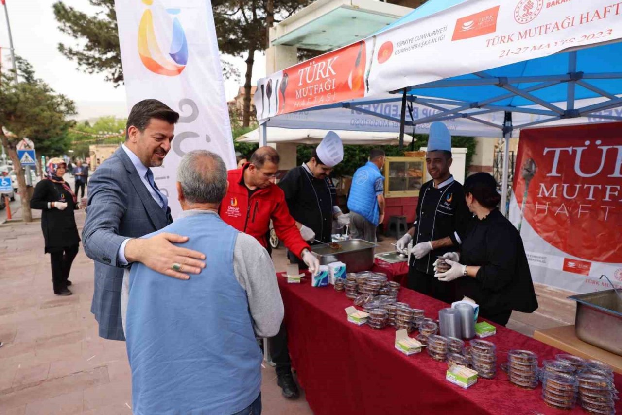 Türk Mutfağı Haftası’nda Ürgüp’ün tescilli lezzeti ’Köftür’ ikram edildi