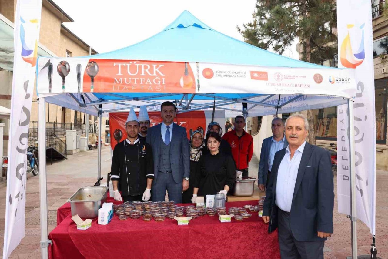 Türk Mutfağı Haftası’nda Ürgüp’ün tescilli lezzeti ’Köftür’ ikram edildi