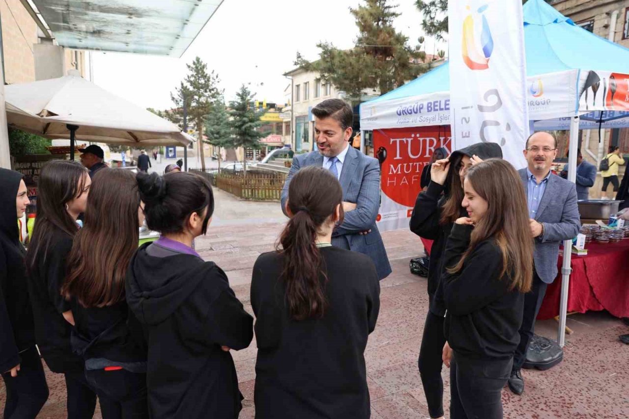 Türk Mutfağı Haftası’nda Ürgüp’ün tescilli lezzeti ’Köftür’ ikram edildi