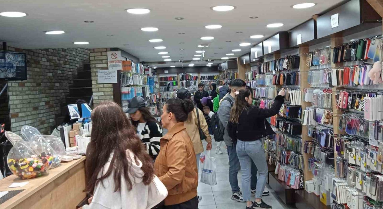 Vatandaşların cep telefon ekranlarını korumasında yeni favorisi bu camlar