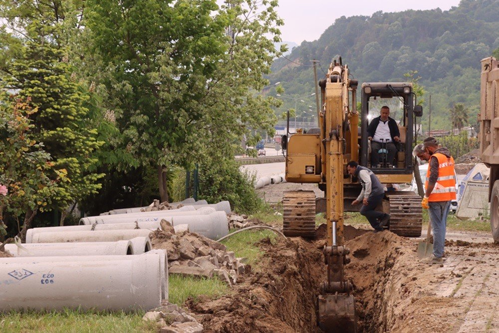 Yalova Belediyesi yeni kanalizasyon hatları yapıyor