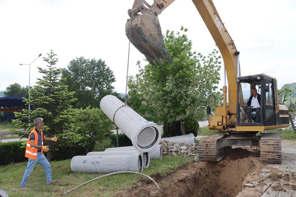 Yalova Belediyesi yeni kanalizasyon hatları yapıyor
