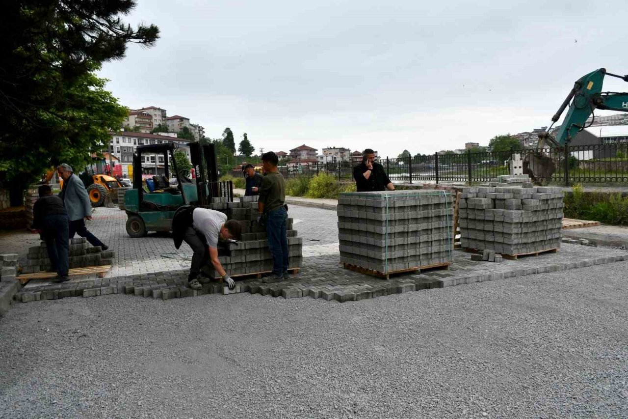 Alaplı’da kilit parke çalışmaları başladı