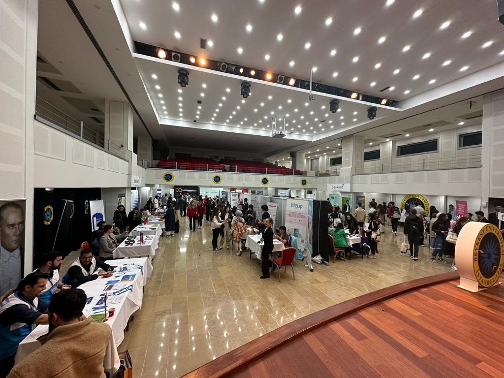 Öğrenciler iş dünyasındaki fırsatları 16’ncı Kariyer Günü’nde keşfetti