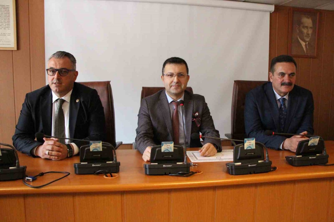 AK Parti Amasya milletvekilleri Haluk İpek ve Hasan Çilez mazbata aldı
