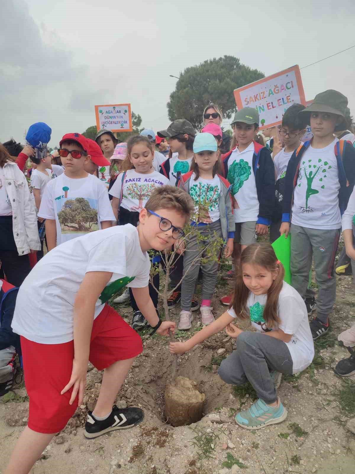 Depremde yaşamını yitiren 98 can Çeşme’de yaşayacak