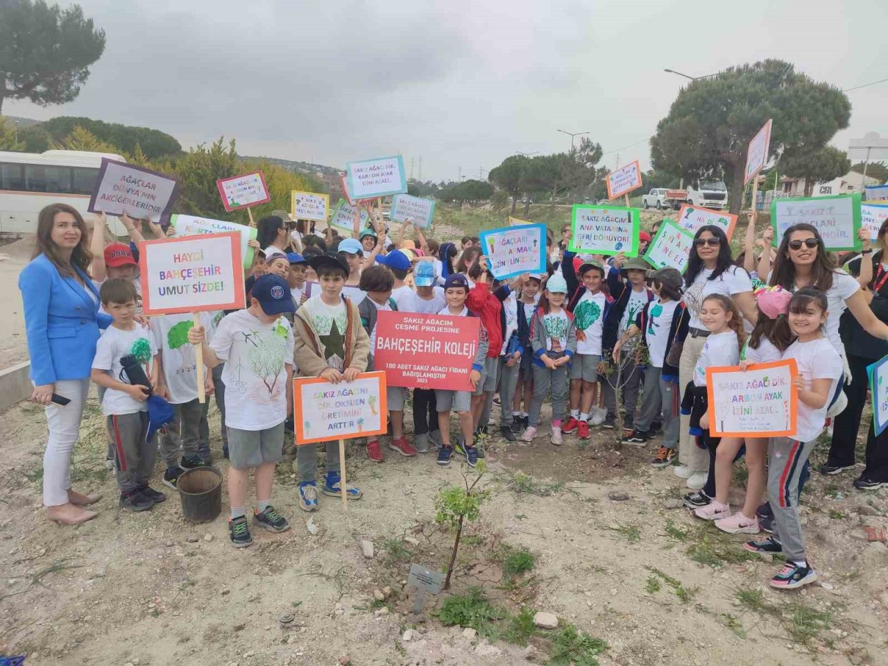 Depremde yaşamını yitiren 98 can Çeşme’de yaşayacak