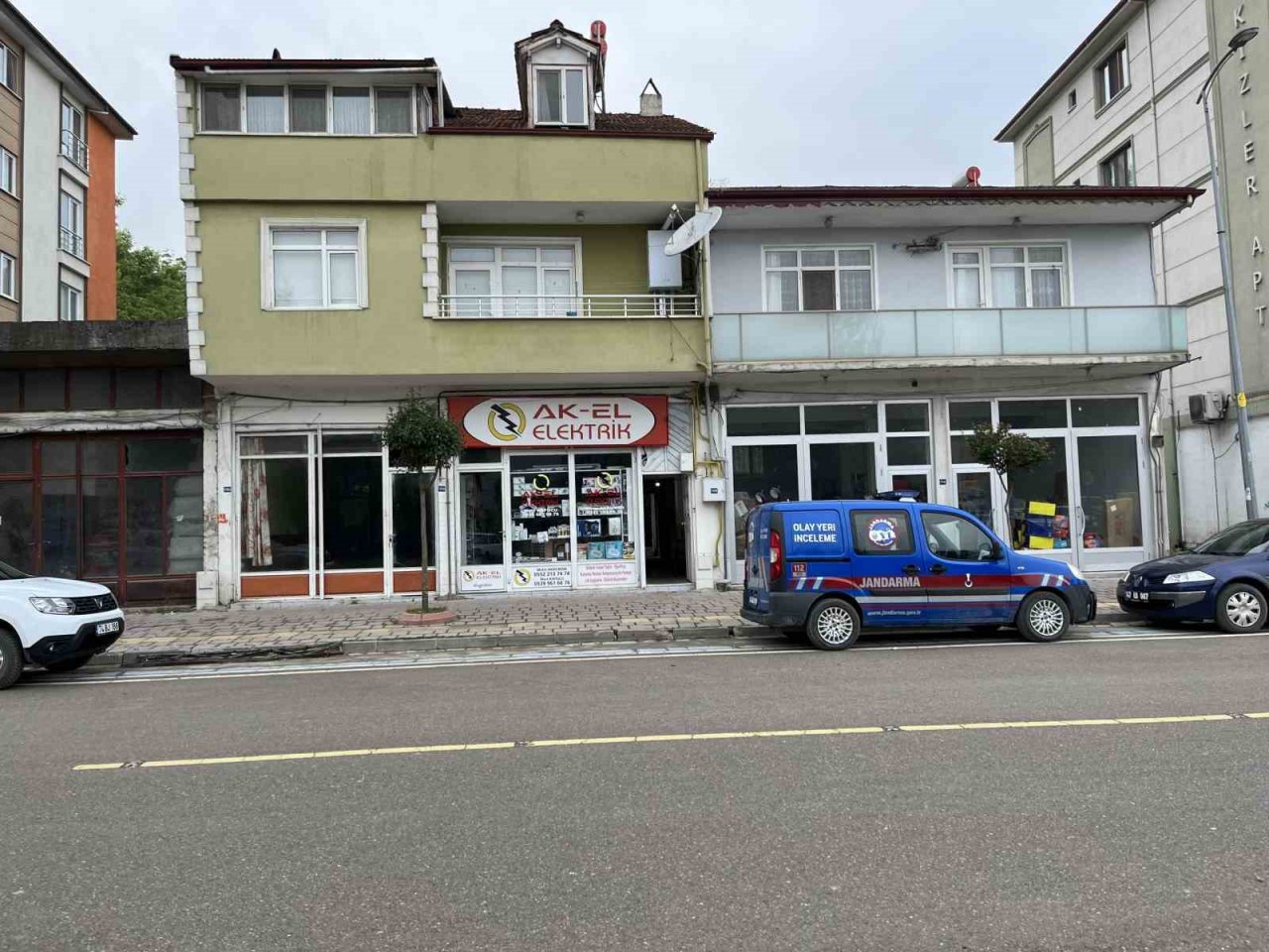 Görüştüğü evli kadının evinde bıçaklanarak öldürüldü