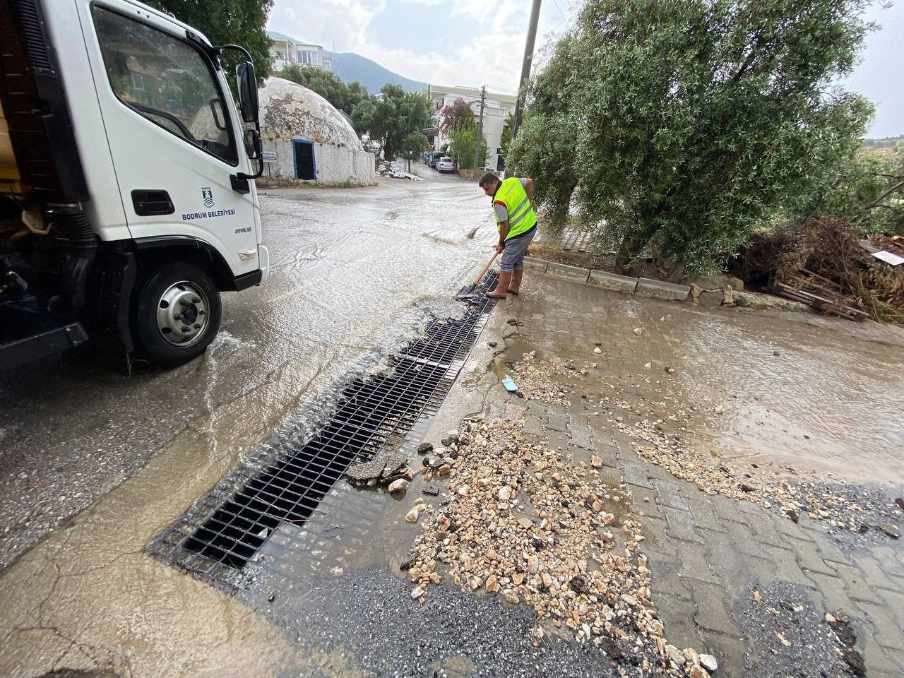 Bodrum’da belediye ekipleri yağışlara karşı teyakkuzdaydı